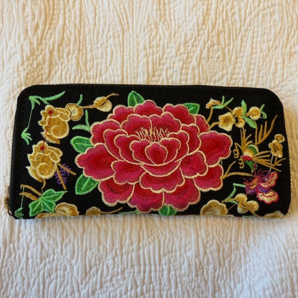 Pretty Floral Embroidered Wallet Nwot